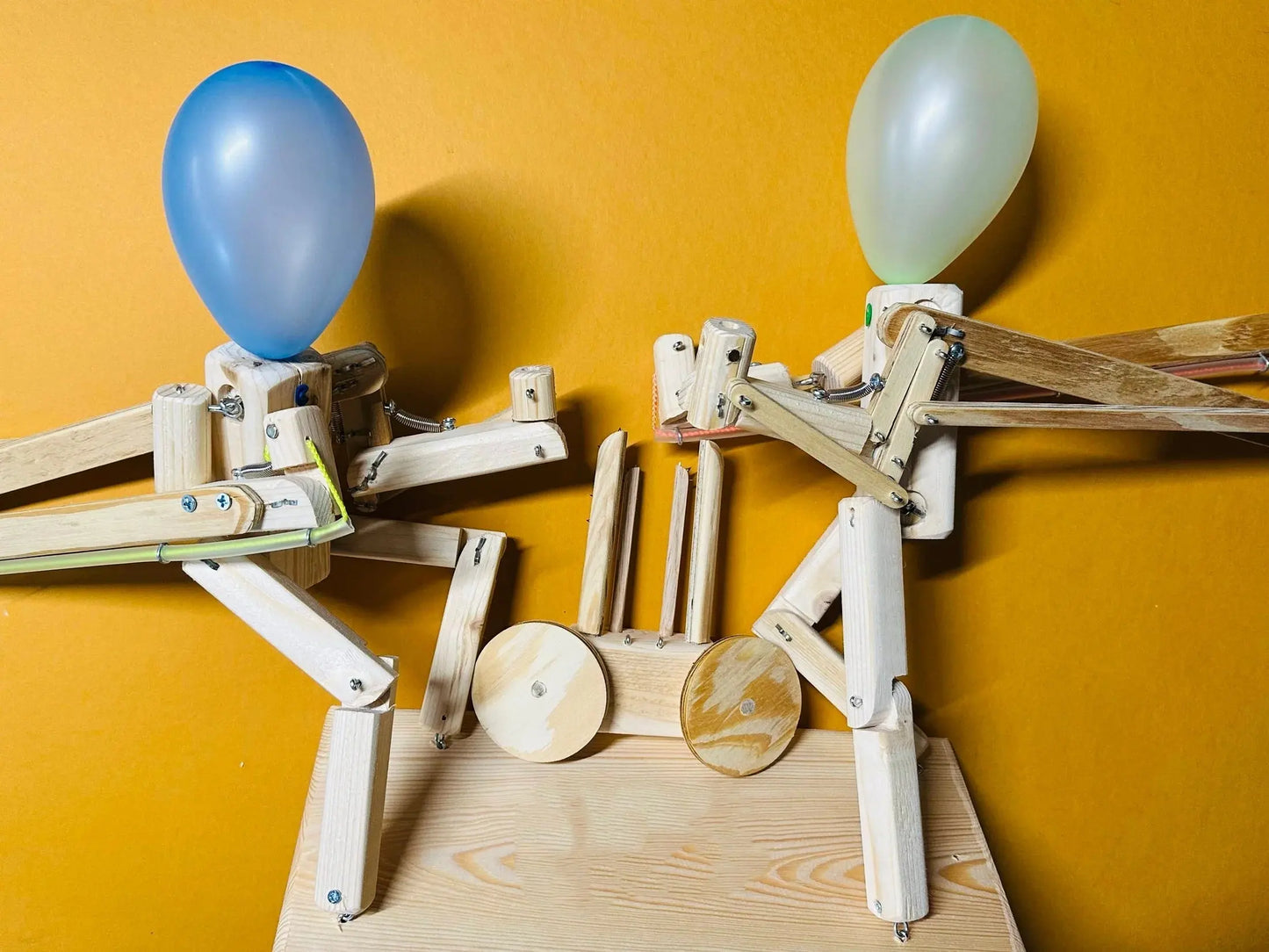 Interaktives Holz-Ballon-Kampfspiel Mivoza Deutschland