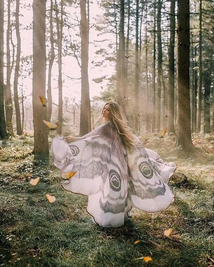 Mystischer Umhang „Grey Moth“ – Eleganz & Zauber in einem atemberaubenden Cape Mivoza Deutschland