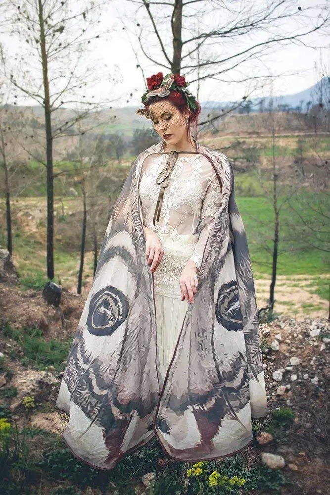 Mystischer Umhang „Grey Moth“ – Eleganz & Zauber in einem atemberaubenden Cape Mivoza Deutschland