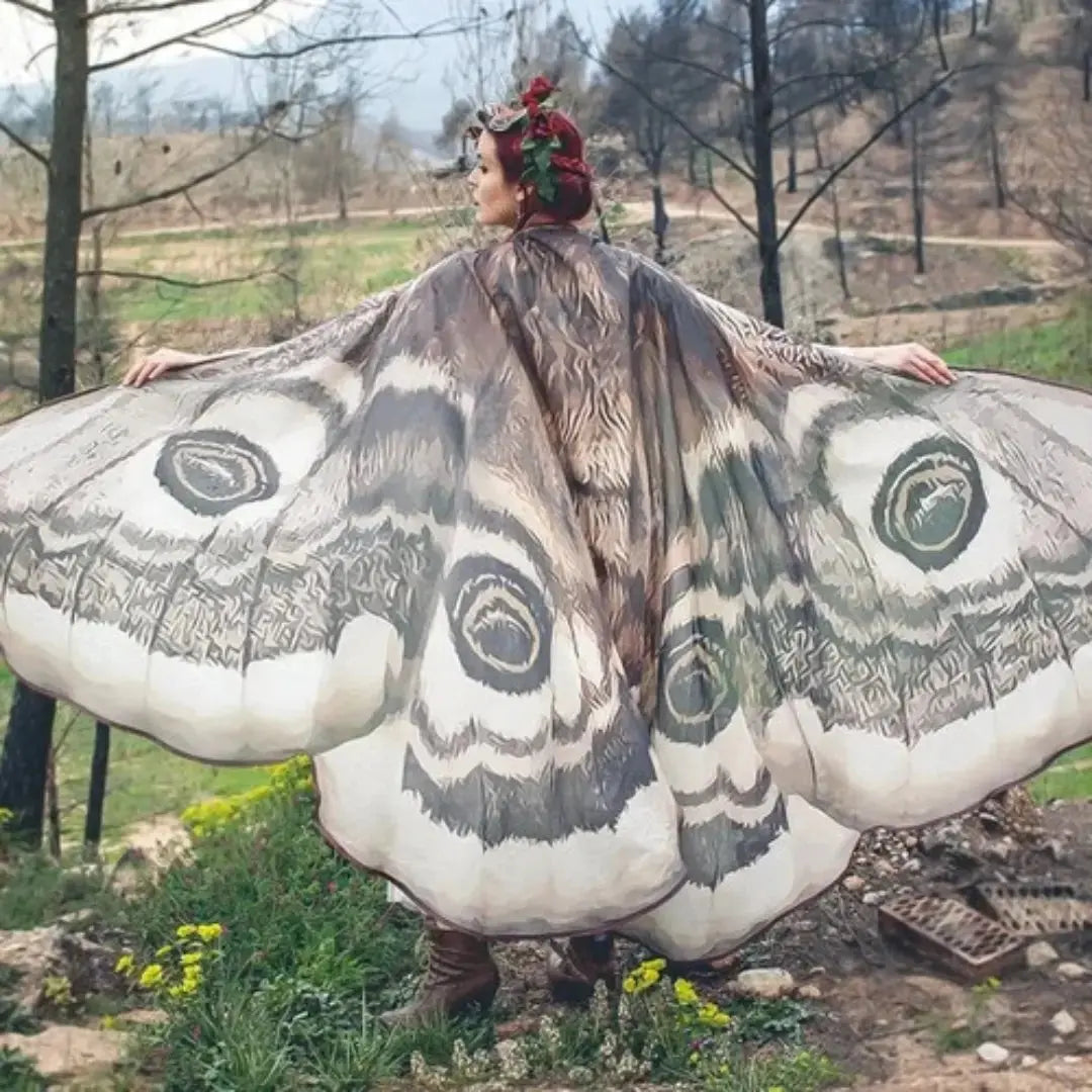 Mystischer Umhang „Grey Moth“ – Eleganz & Zauber in einem atemberaubenden Cape Mivoza Deutschland