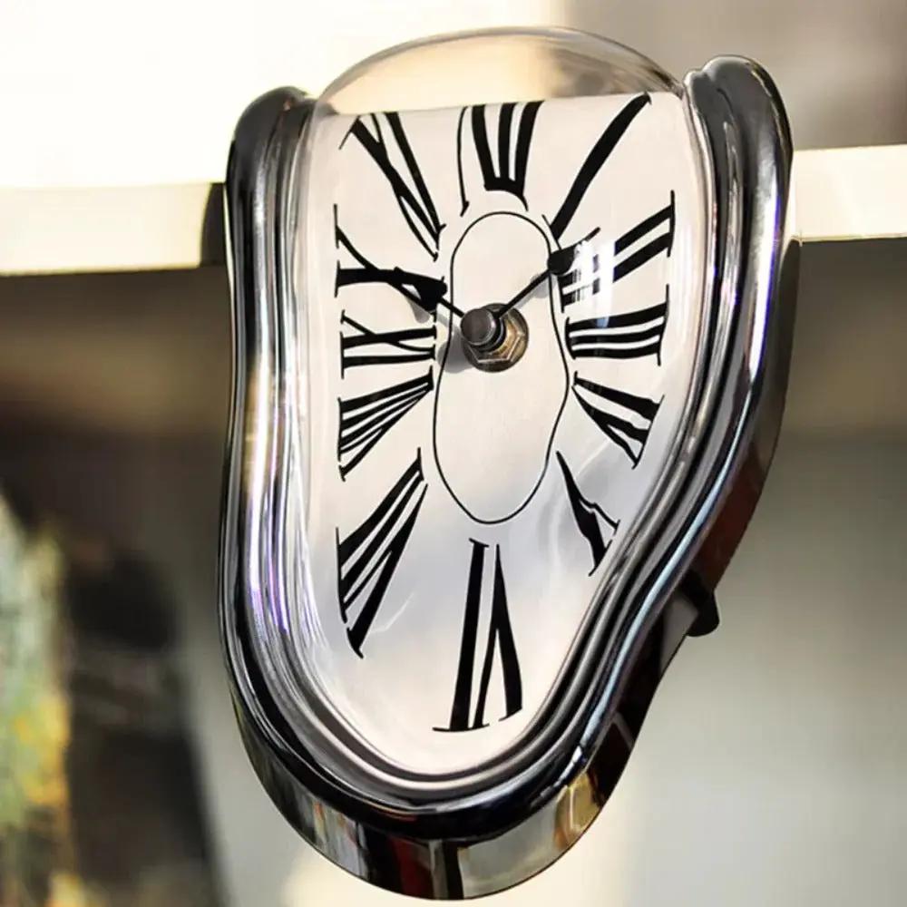 Schmelzende Vintage-Uhr — Inspiriert von der Illusion der Zeitverzerrung Mivoza Deutschland