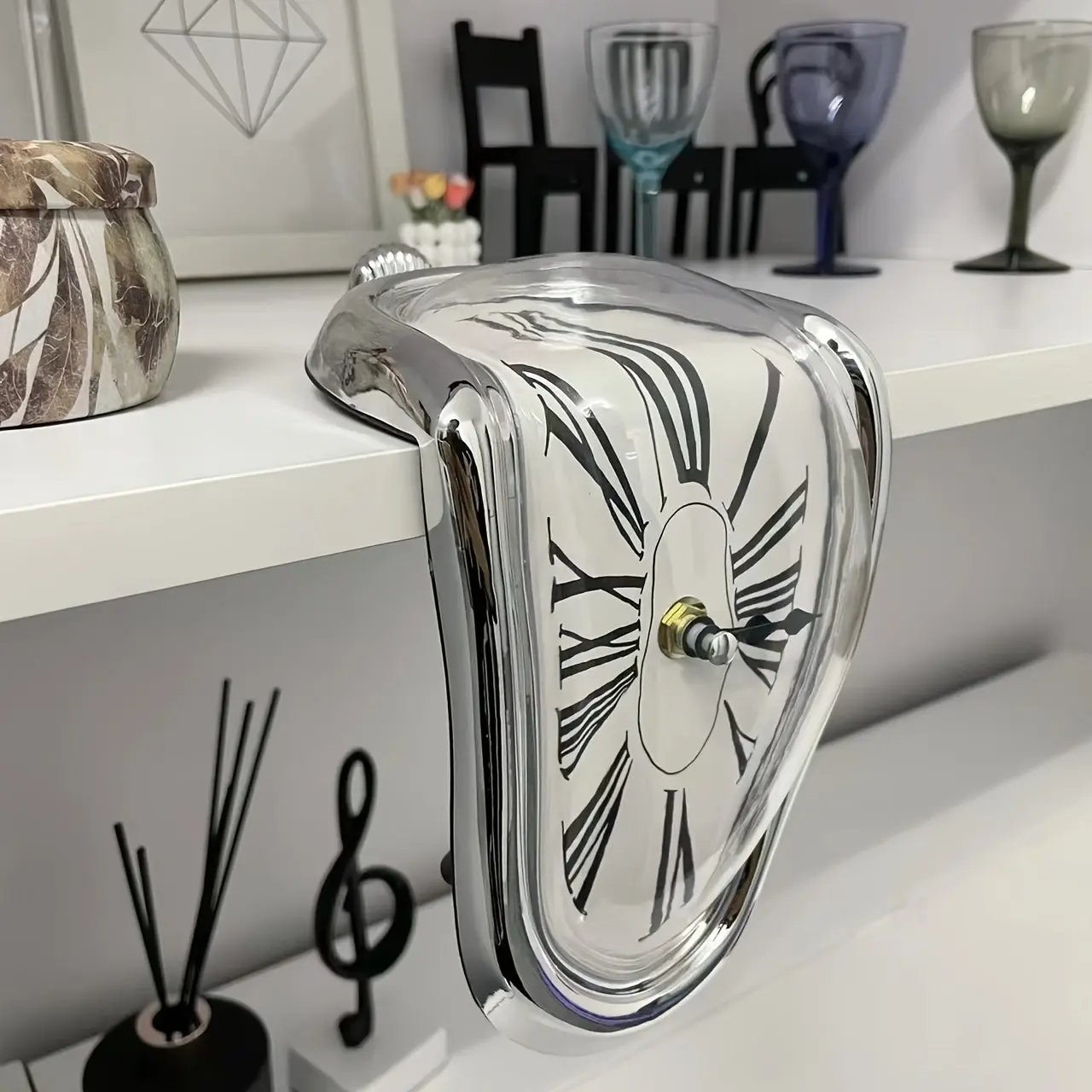 Schmelzende Vintage-Uhr — Inspiriert von der Illusion der Zeitverzerrung Mivoza Deutschland