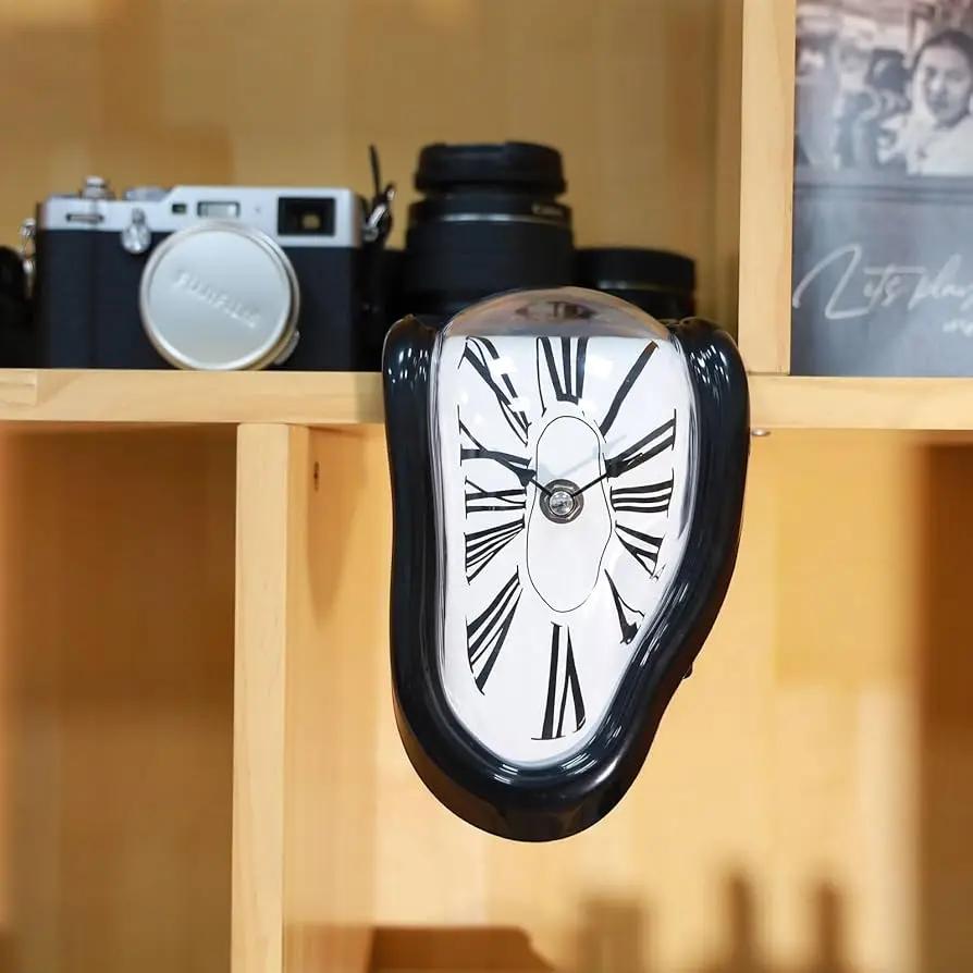 Schmelzende Vintage-Uhr — Inspiriert von der Illusion der Zeitverzerrung Mivoza Deutschland