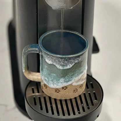 3D-Tasse in Form einer Pfote mit Küstenlinie Mivoza Deutschland