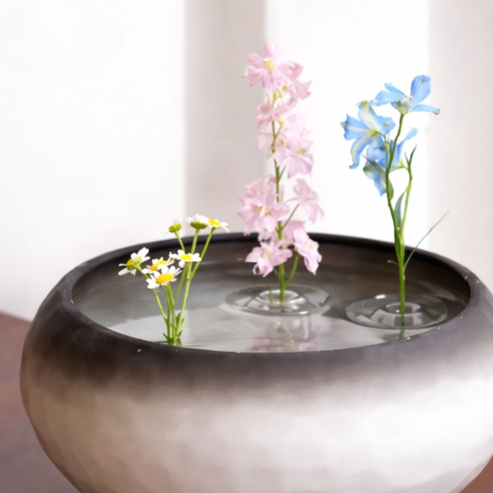 Schwimmender Blumenhalter – Hält Stiele mühelos aufrecht (10 Stück)