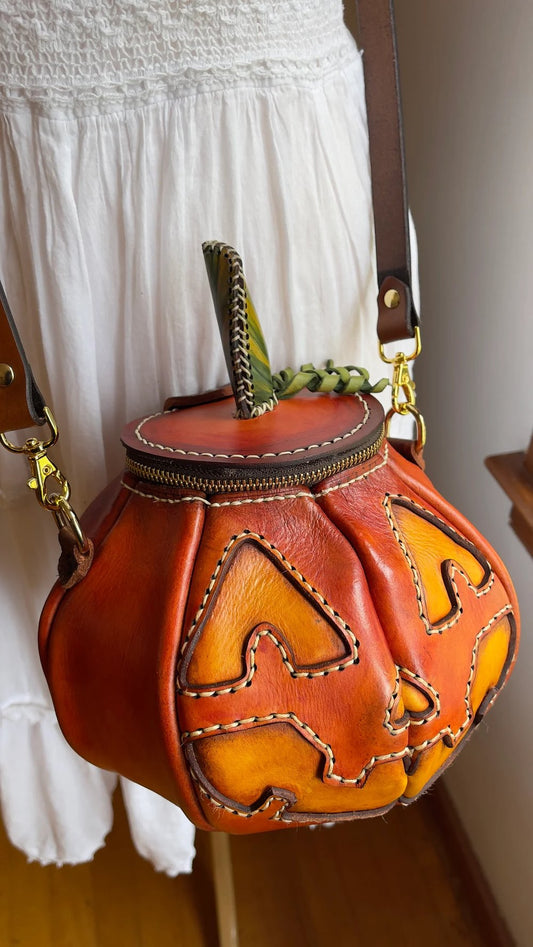 Handgefertigte Ledertasche — zeitloser Stil für jeden Tag
