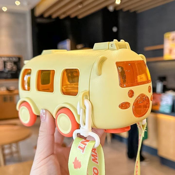 500 ml Trinkflasche in Busform – Auslaufsicher mit Strohhalm & Gurt Mivoza Deutschland