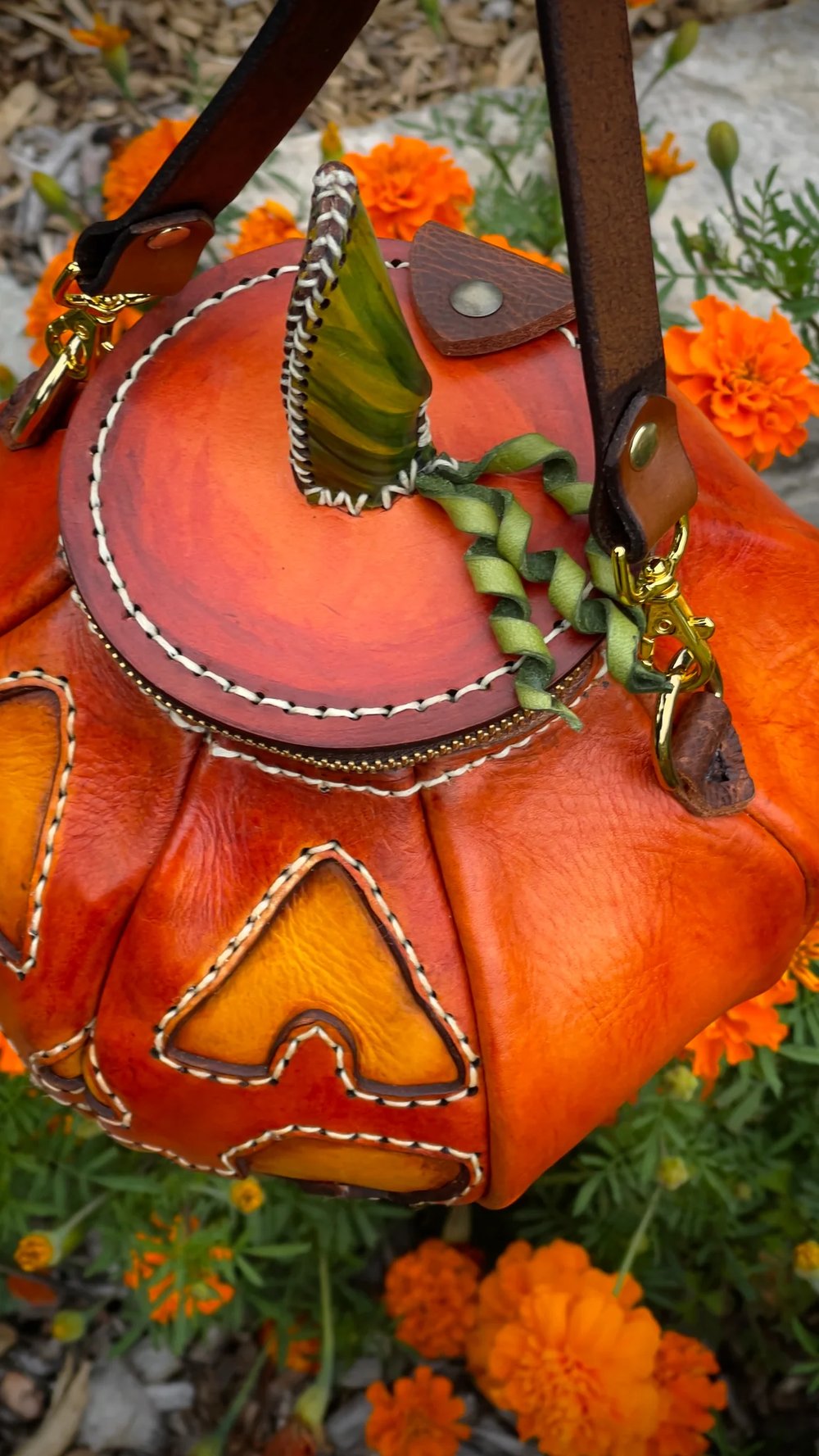 Handgefertigte Ledertasche — zeitloser Stil für jeden Tag