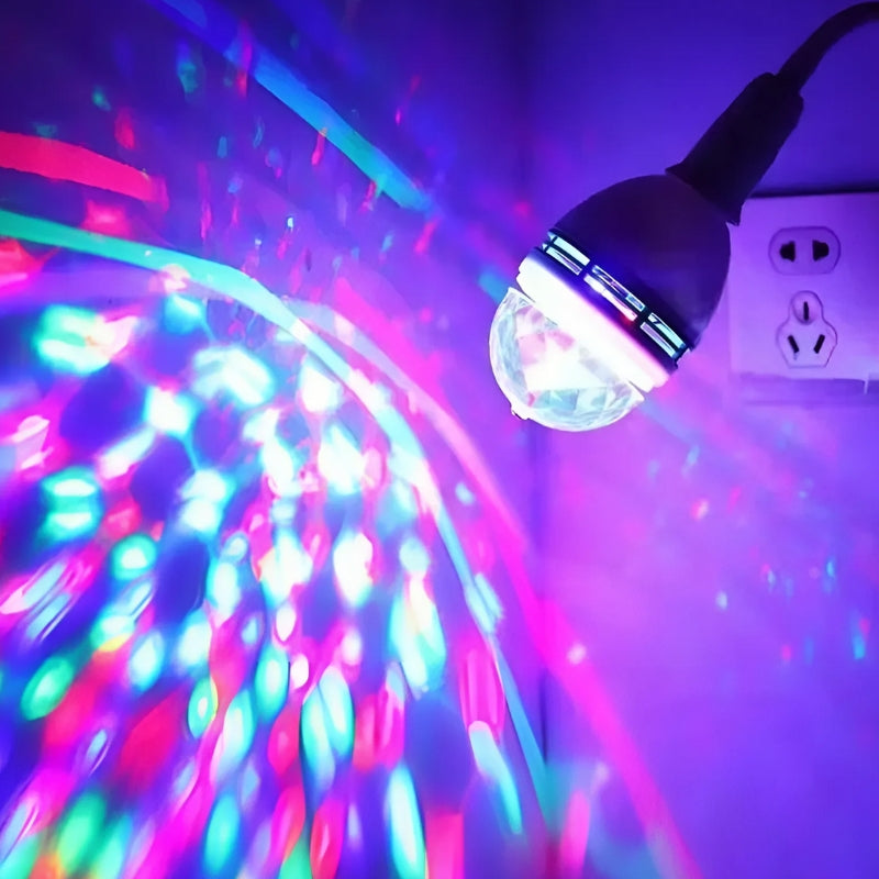 Bunte LED-Partyleuchte mit 360° drehbarem Strahl