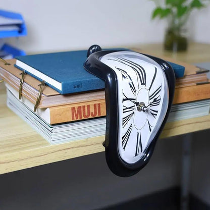 Schmelzende Vintage-Uhr — Inspiriert von der Illusion der Zeitverzerrung Mivoza Deutschland