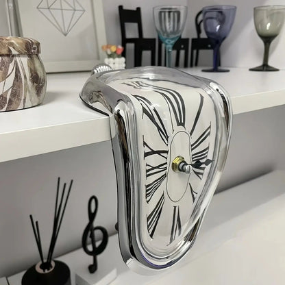 Schmelzende Vintage-Uhr — Inspiriert von der Illusion der Zeitverzerrung Mivoza Deutschland