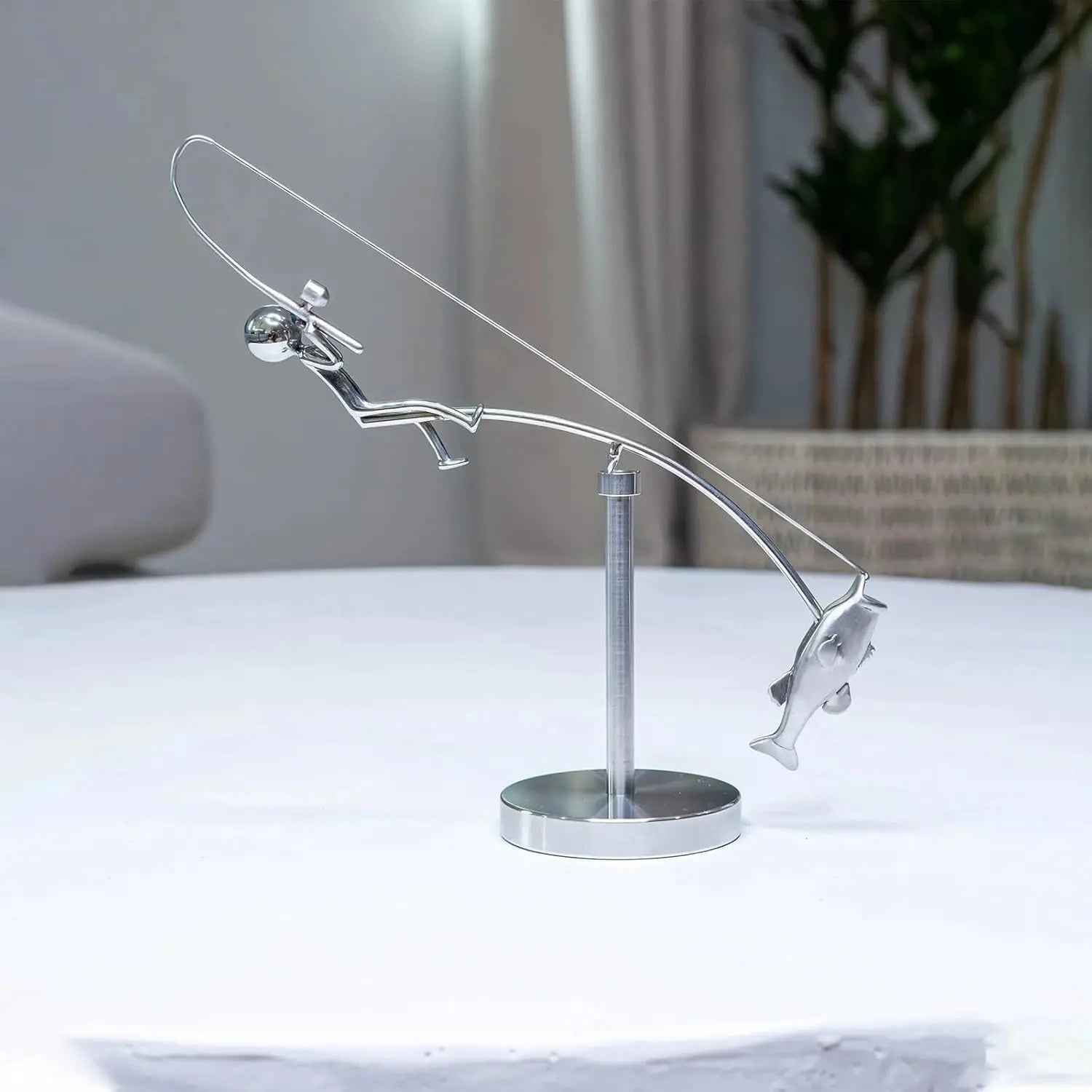 Skulptur „Balancierender Fischer“ — Besonderes Angler-Geschenk Mivoza Deutschland