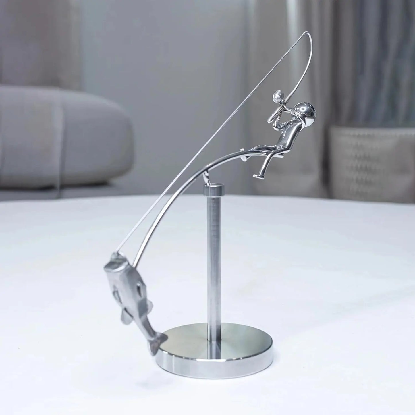 Skulptur „Balancierender Fischer“ — Besonderes Angler-Geschenk Mivoza Deutschland