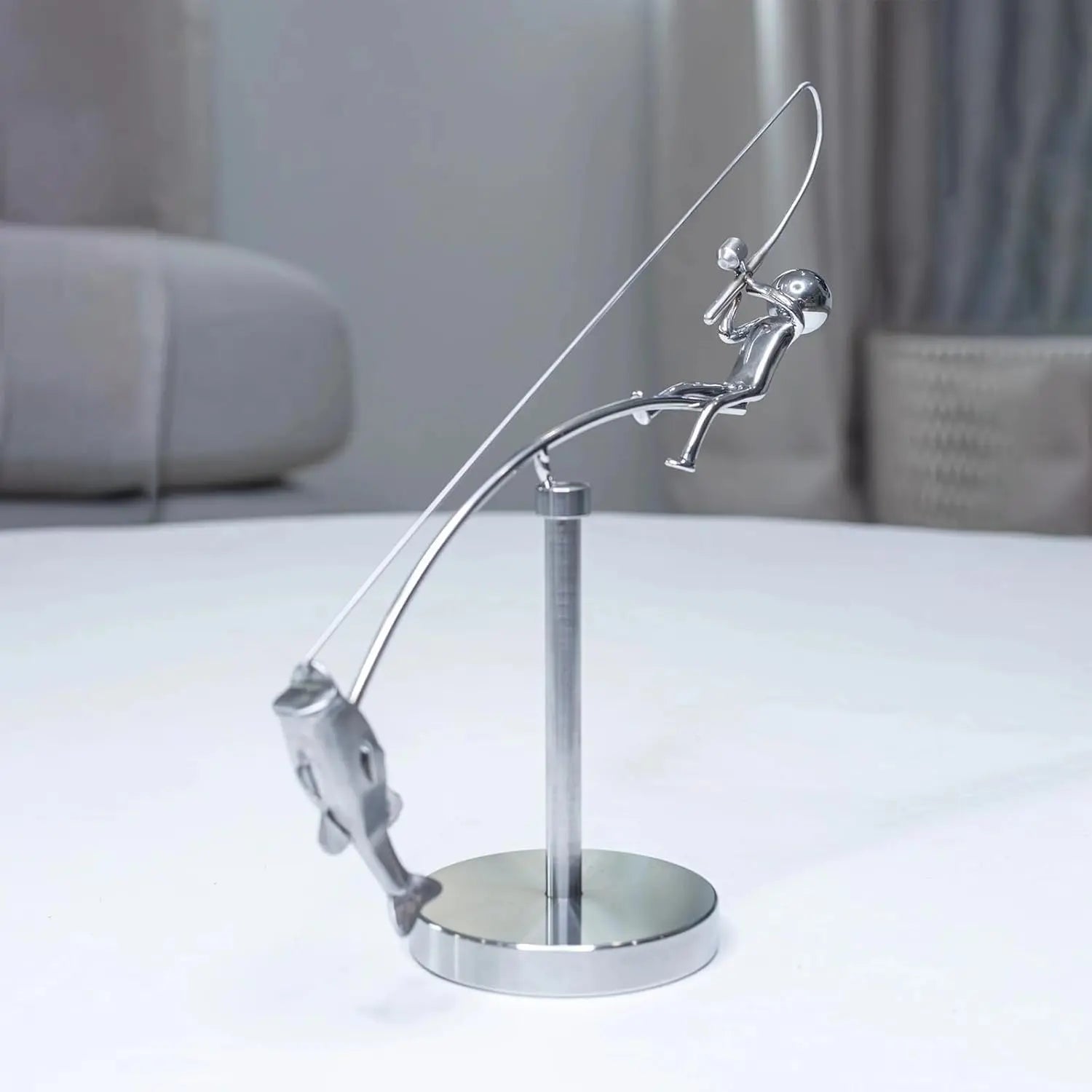 Skulptur „Balancierender Fischer“ — Besonderes Angler-Geschenk Mivoza Deutschland