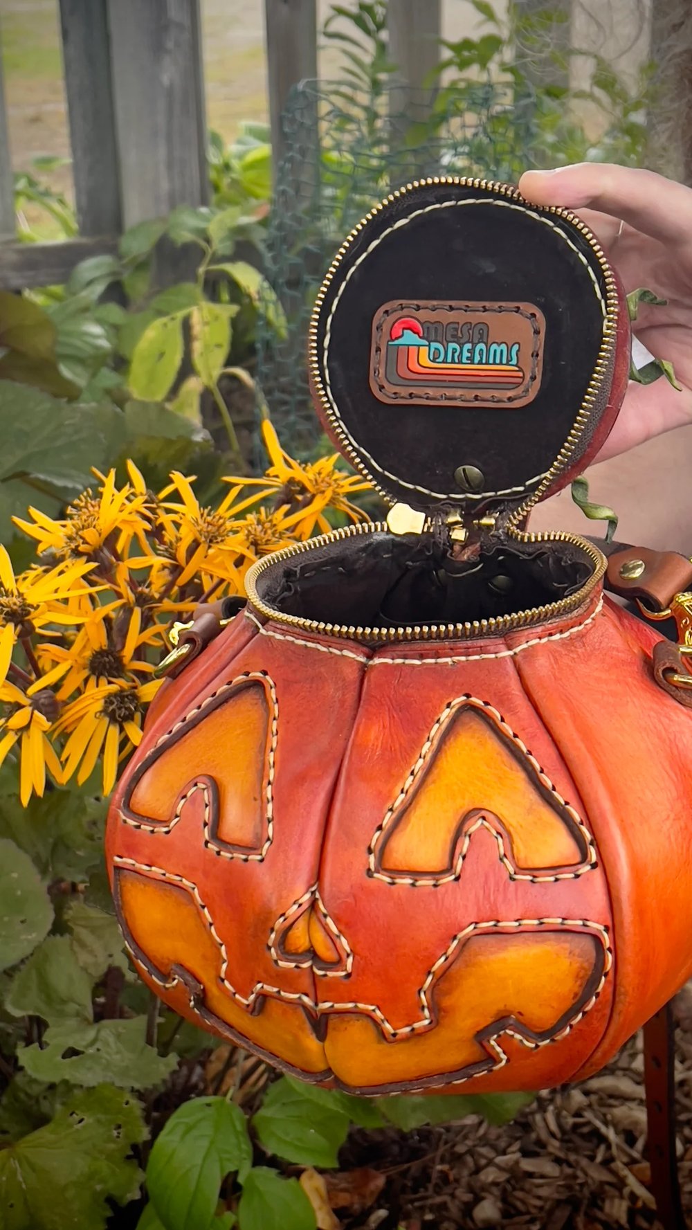 Handgefertigte Ledertasche — zeitloser Stil für jeden Tag